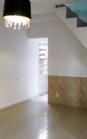 Casa à venda com 100m², 2 quartos e 1 vaga Casa à venda com 100m², 2 quartos e 1 vagaSala