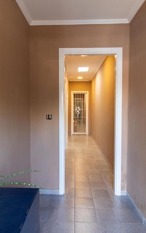 Casa à venda com 290m², 2 quartos e 2 vagas Casa à venda com 290m², 2 quartos e 2 vagasCorredor de entrada