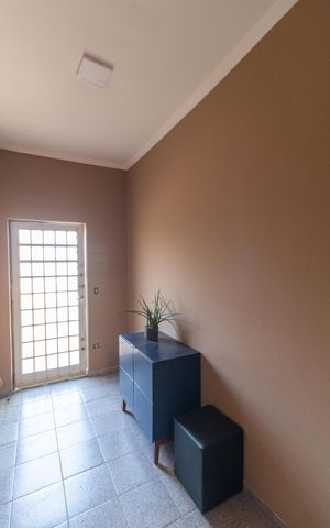 Casa à venda com 290m², 2 quartos e 2 vagas Casa à venda com 290m², 2 quartos e 2 vagasCorredor de entrada