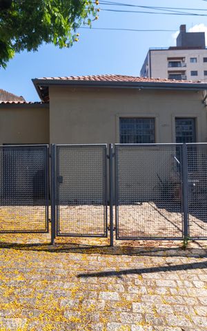 Casa à venda com 290m², 2 quartos e 2 vagas