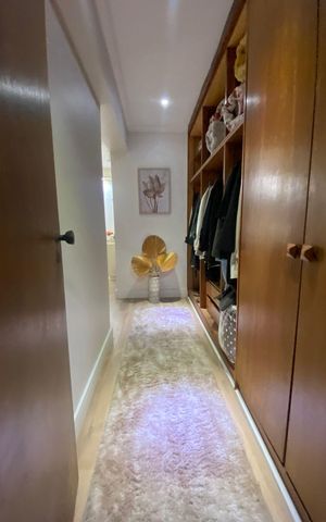 Apartamento à venda com 144m², 3 quartos e 2 vagas Apartamento à venda com 144m², 3 quartos e 2 vagasSuíte