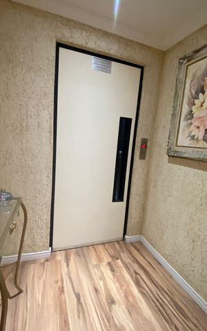 Apartamento à venda com 144m², 3 quartos e 2 vagas Apartamento à venda com 144m², 3 quartos e 2 vagasHall de Entrada