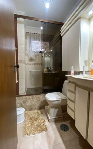 Apartamento à venda com 144m², 3 quartos e 2 vagas Apartamento à venda com 144m², 3 quartos e 2 vagasBanheiro 1