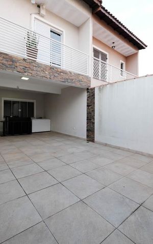 Casa à venda com 180m², 4 quartos e 4 vagasGaragem