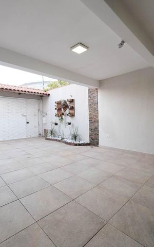 Casa à venda com 180m², 4 quartos e 4 vagasGaragem