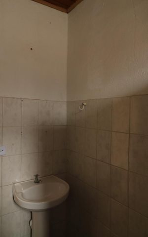 Casa à venda com 110m², 3 quartos e 2 vagasBanheiro C2