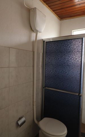 Casa à venda com 110m², 3 quartos e 2 vagasBanheiro C2