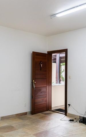 Casa à venda com 570m², 2 quartos e 6 vagas