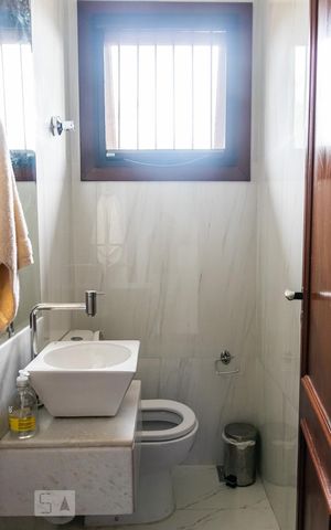 Casa à venda com 570m², 2 quartos e 6 vagas