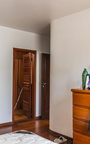 Casa à venda com 570m², 2 quartos e 6 vagas