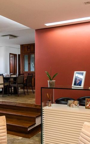 Casa à venda com 570m², 2 quartos e 6 vagas