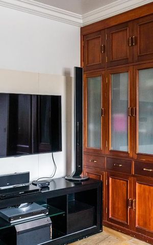 Casa à venda com 570m², 2 quartos e 6 vagas