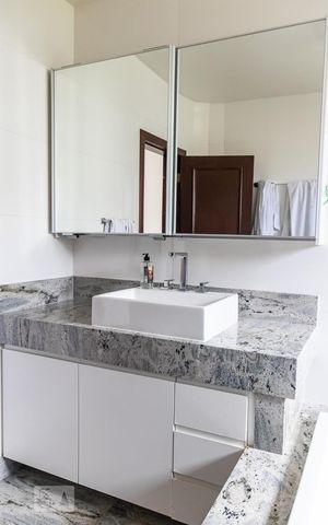 Casa à venda com 570m², 2 quartos e 6 vagas
