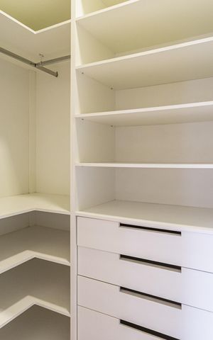 Casa de condomínio à venda com 100m², 1 quarto e 1 vaga Casa de condomínio à venda com 100m², 1 quarto e 1 vagaCloset da Suíte