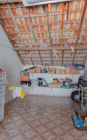 Casa à venda com 145m², 3 quartos e 1 vaga Casa à venda com 145m², 3 quartos e 1 vagaÁrea externa