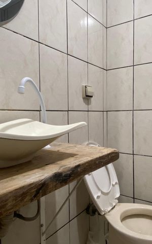 Casa à venda com 250m², 3 quartos e 2 vagas Casa à venda com 250m², 3 quartos e 2 vagasBanheiro social