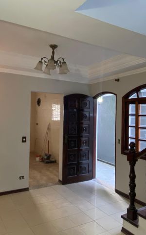 Casa à venda com 250m², 3 quartos e 2 vagas Casa à venda com 250m², 3 quartos e 2 vagasSala