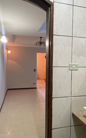 Casa à venda com 250m², 3 quartos e 2 vagas Casa à venda com 250m², 3 quartos e 2 vagasBanheiro social