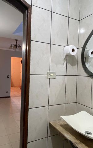 Casa à venda com 250m², 3 quartos e 2 vagas Casa à venda com 250m², 3 quartos e 2 vagasBanheiro social