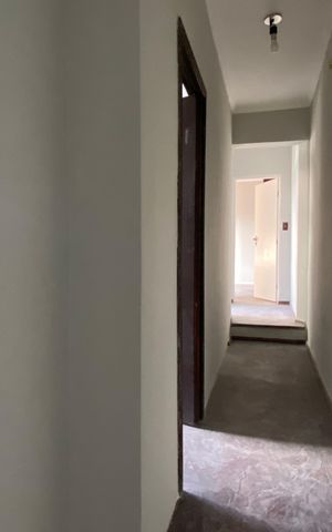 Casa à venda com 250m², 3 quartos e 2 vagas Casa à venda com 250m², 3 quartos e 2 vagasCorredor