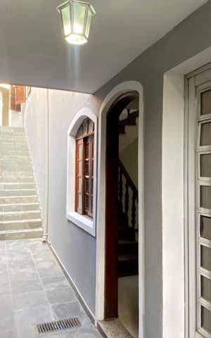 Casa à venda com 250m², 3 quartos e 2 vagas Casa à venda com 250m², 3 quartos e 2 vagasÁrea externa