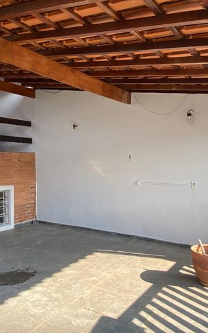 Casa à venda com 250m², 3 quartos e 2 vagas Casa à venda com 250m², 3 quartos e 2 vagasÁrea externa - Varanda 2