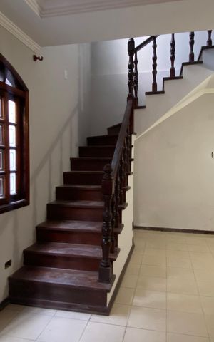 Casa à venda com 250m², 3 quartos e 2 vagas Casa à venda com 250m², 3 quartos e 2 vagasSala