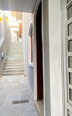 Casa à venda com 250m², 3 quartos e 2 vagas Casa à venda com 250m², 3 quartos e 2 vagasÁrea externa