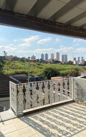 Casa à venda com 250m², 3 quartos e 2 vagas Casa à venda com 250m², 3 quartos e 2 vagasÁrea de Serviço - Varanda