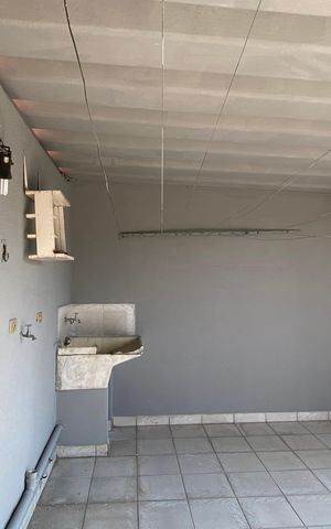Casa à venda com 250m², 3 quartos e 2 vagas Casa à venda com 250m², 3 quartos e 2 vagasÁrea de Serviço - Varanda