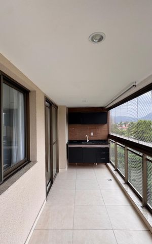 Apartamento para alugar com 169m², 4 quartos e 2 vagas Apartamento para alugar com 169m², 4 quartos e 2 vagasVaranda
