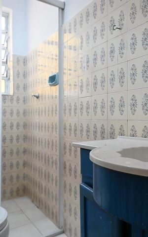 Casa para alugar com 50m², 4 quartos e 3 vagasBanheiro 1 da Casa 1