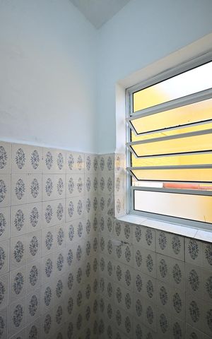 Casa para alugar com 50m², 4 quartos e 3 vagasBanheiro 1 da Casa 1