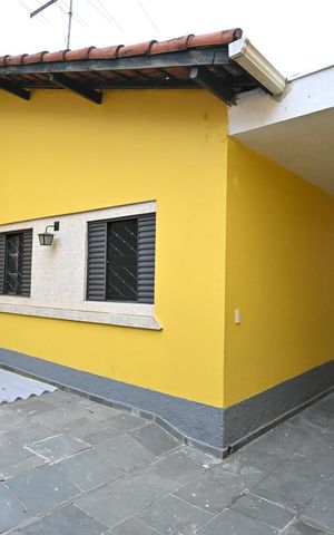 Casa para alugar com 50m², 4 quartos e 3 vagasFachada