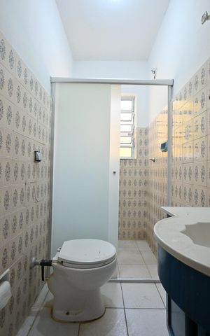 Casa para alugar com 50m², 4 quartos e 3 vagasBanheiro 1 da Casa 1v