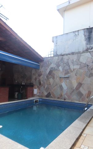 Casa para alugar com 300m², 4 quartos e 4 vagasPiscina
