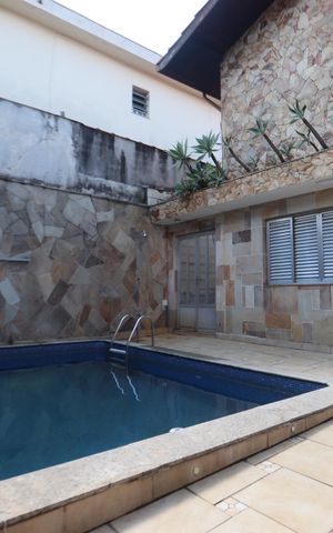 Casa para alugar com 300m², 4 quartos e 4 vagasPiscina