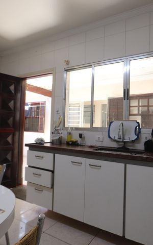 Casa para alugar com 300m², 4 quartos e 4 vagasCozinha