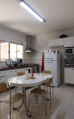 Casa para alugar com 300m², 4 quartos e 4 vagasCozinha