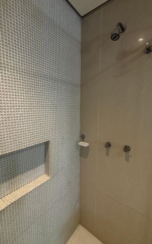 Apartamento à venda com 236m², 3 quartos e 4 vagasBanheiro da Suíte 2