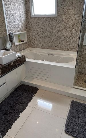 Apartamento à venda com 236m², 3 quartos e 4 vagasBanheiro da Suíte 1