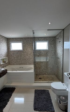 Apartamento à venda com 236m², 3 quartos e 4 vagasBanheiro da Suíte 1
