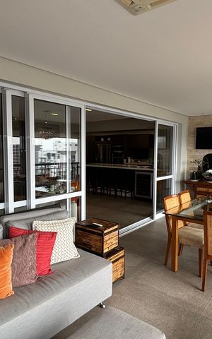 Apartamento à venda com 236m², 3 quartos e 4 vagasVaranda da Sala