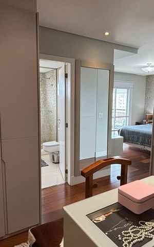 Apartamento à venda com 236m², 3 quartos e 4 vagasCloset da suíte 1