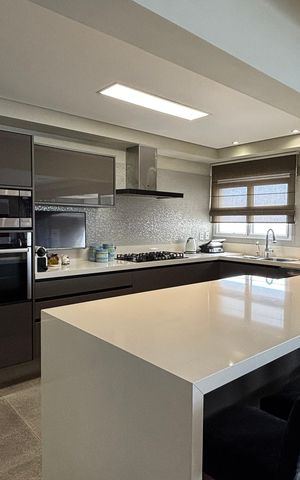 Apartamento à venda com 236m², 3 quartos e 4 vagasCozinha