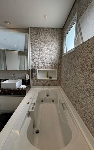 Apartamento à venda com 236m², 3 quartos e 4 vagasBanheiro da Suíte 1
