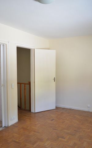 Casa à venda com 180m², 5 quartos e 3 vagasSuíte 