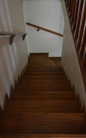 Casa à venda com 180m², 5 quartos e 3 vagasEscada