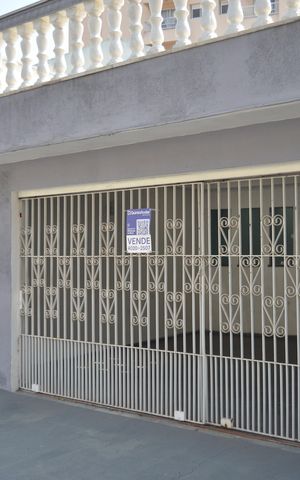 Casa à venda com 180m², 5 quartos e 3 vagasFachada