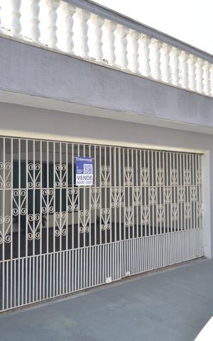 Casa à venda com 180m², 5 quartos e 3 vagasFachada